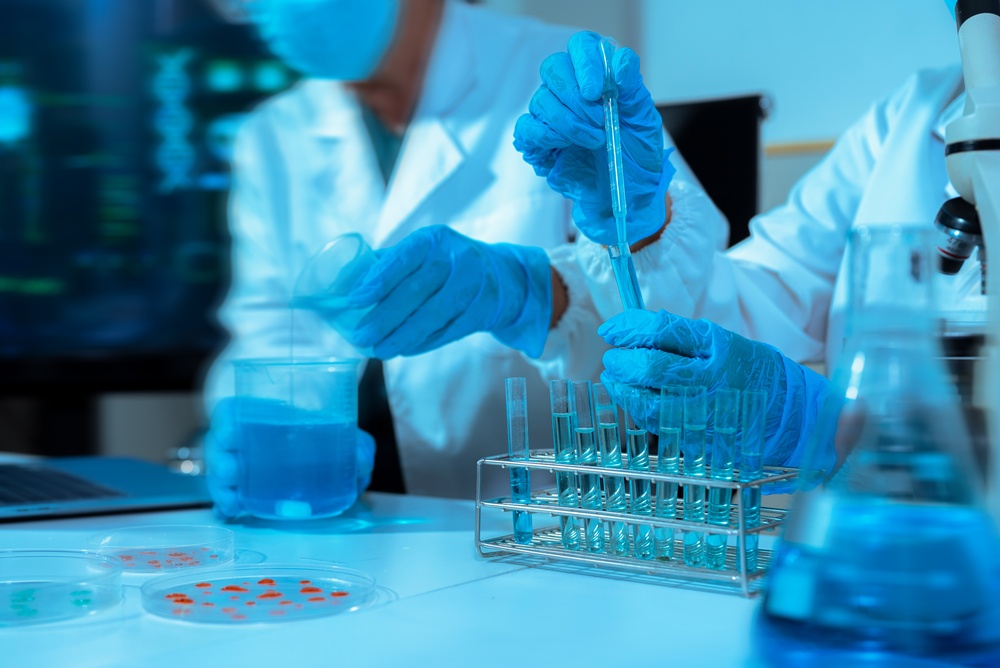 Medical,Or,Research,Scientist,Or,Doctor,Using,Looking,At,A