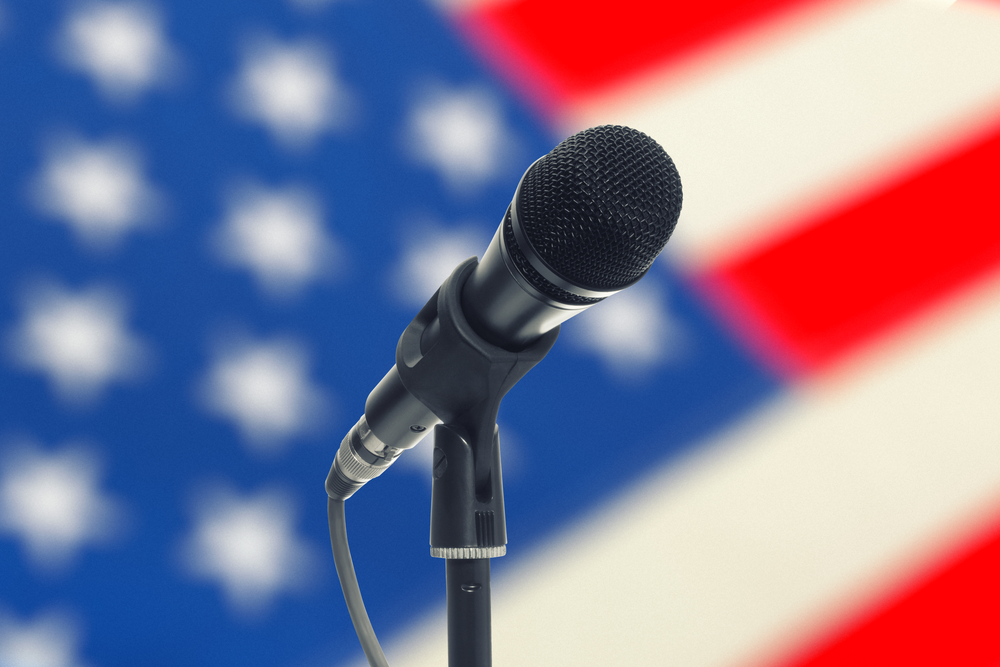 Microphone,With,Us,Flag,On,Background,-,Studio,Shot